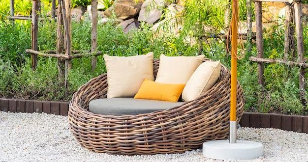 Le salon de jardin bas : la tendance pour un apéro les pieds dans l’herbe