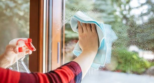 Nettoyage de vitres intérieur : protéger les sols et le mobilier