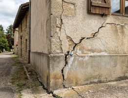 Fissure de fondation : quels signes doivent inciter à demander une expertise ?